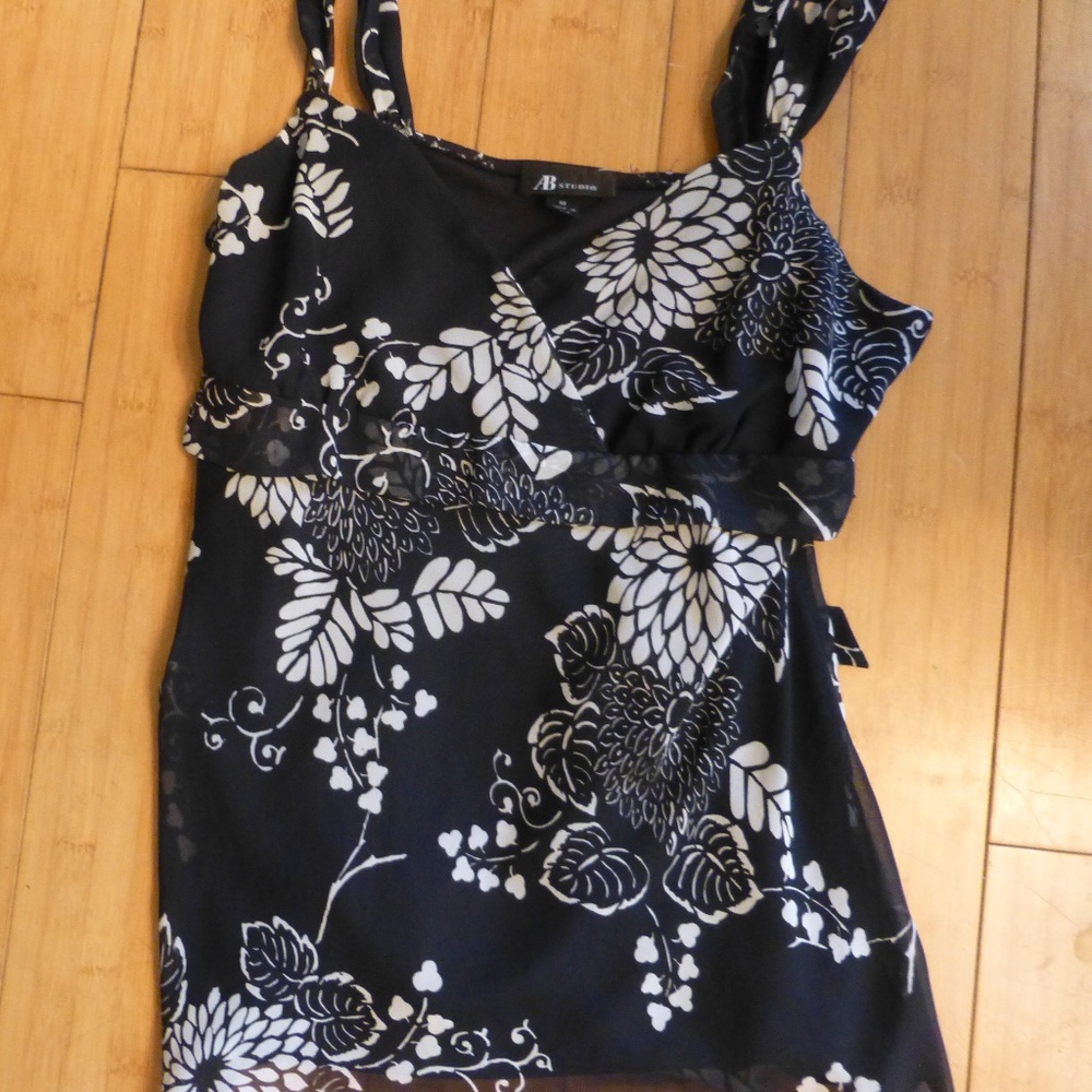 AB STUDIO ASIAN FLORAL B/W CHIFFON TOP MEDIUM